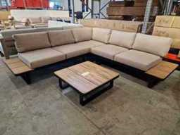 Online veiling Magazijn opruiming, premium tuinmeubelen, lounge sets en barbecues.