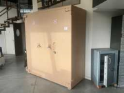 Online veiling Zware heftruck, containers, rollend materieel en grote partij kluizen